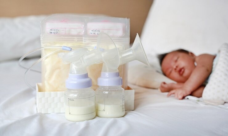 ASI kena mata bayi, bayi kena ASI jadi buta, mitos ASI sebabkan kebutaan, penglihatan bayi baru lahir, manfaat ASI untuk mata bayi, antibodi dalam ASI, kesehatan mata bayi, menyusui yang benar